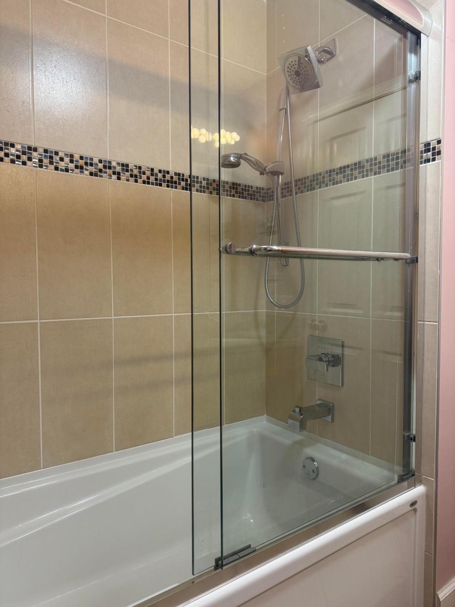 Comfortable Guest Home Near Downtown Vancouver & Sights & Stores Buitenkant foto